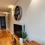 Domus 21 - Batalha Apartment